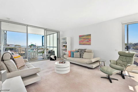 Azure Bliss Luxe With Water Views Walk To Beach - Hotel NSW 3