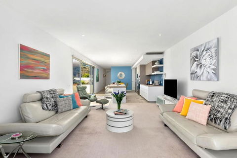 Azure Bliss Luxe With Water Views Walk To Beach - Hotel NSW 4