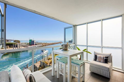 Azure Bliss Luxe With Water Views Walk To Beach - Hotel NSW 0