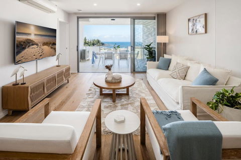 Azure Oceanside Apartment At Kings Beach - Hotel NSW 0