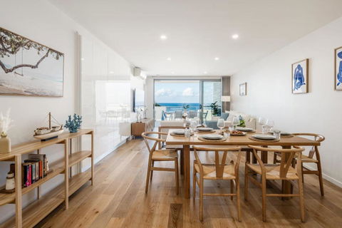 Azure Oceanside Apartment At Kings Beach - Hotel NSW 4