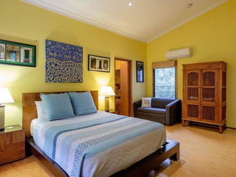 Five Bimba (Tractor House) - Hotel NSW 6