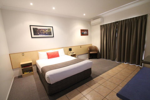 Midlander Motor Inn - Hotel NSW 5