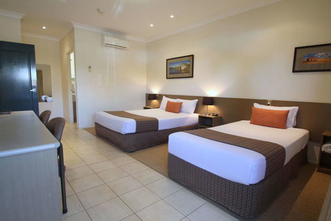 Midlander Motor Inn - Hotel NSW 23