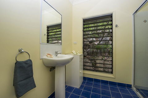 Manyana, 3 Opalia Court - Hotel NSW 1
