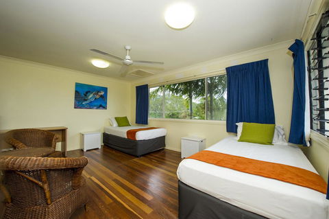 Manyana, 3 Opalia Court - Hotel NSW 7