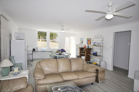 Retro Beach Flat - Hotel NSW 3