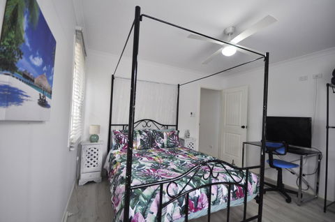 Retro Beach Flat - Hotel NSW 7