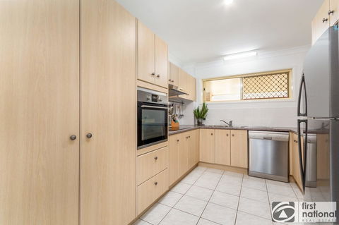 Immaculate Spacious Second Floor Unit Overlooking Pristine Parklands - Hotel NSW 7