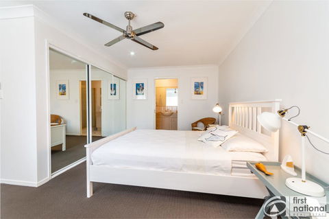Immaculate Spacious Second Floor Unit Overlooking Pristine Parklands - Hotel NSW 11