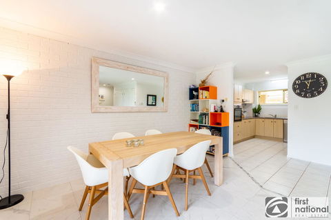 Immaculate Spacious Second Floor Unit Overlooking Pristine Parklands - Hotel NSW 6