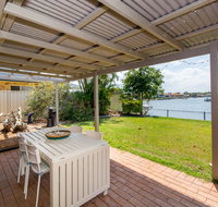 Lowset home on the canal - Dolphin Dr Bongaree - Hotel NSW