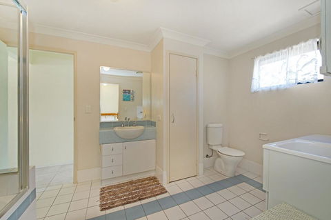 Quiet Location Across From Waterfront - South Esp, Bongaree - Hotel NSW 5