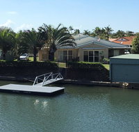 Private Canal Duplex with Pontoon - Oleander Drive Bongaree - Hotel NSW
