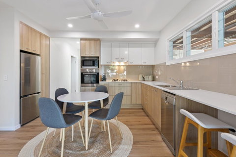 Day Dreaming - Hotel NSW 3