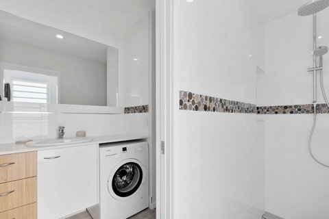 Day Dreaming - Hotel NSW 6