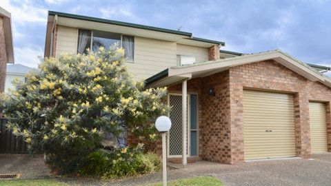 'Lighthouse Palms' - Hotel NSW 3