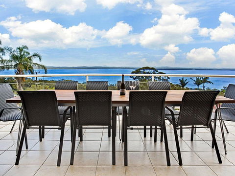 'The Bay', 25 Wallawa Rd - Huge Home With Aircon, Spectacular Views & Chromecast - Hotel NSW 3