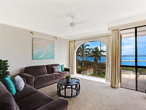 'The Bay', 25 Wallawa Rd - Huge Home With Aircon, Spectacular Views & Chromecast - Hotel NSW 2