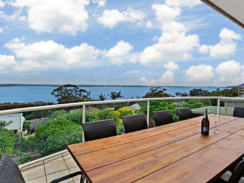 'The Bay', 25 Wallawa Rd - Huge Home With Aircon, Spectacular Views & Chromecast - Hotel NSW 0