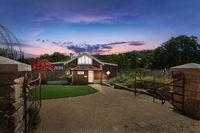 Book Kurrajong Accommodation Vacations Hotel NSW Hotel NSW