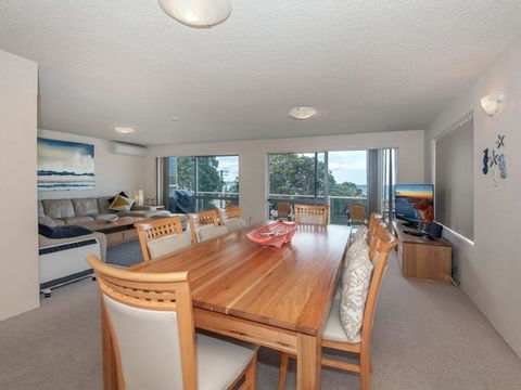 1 'Laman Lodge', 15 Laman Street - Stunning Air Conditioned Unit With Water Views And WIFI - Hotel NSW 3