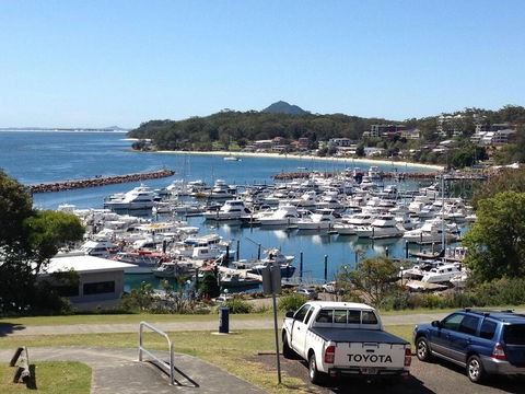 1 'Laman Lodge', 15 Laman Street - Stunning Air Conditioned Unit With Water Views And WIFI - Hotel NSW 0