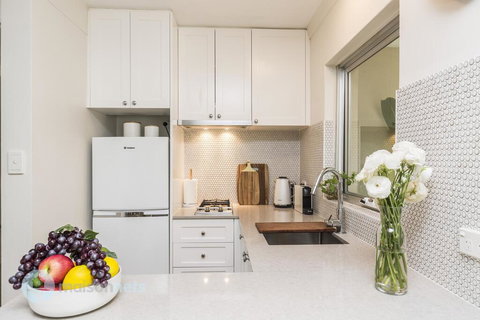 1 Bdrm Manly Beachside Apt With Parking - Hotel NSW 1