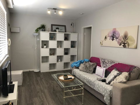 1 Bedroom Unit In Heart Of Elsternwick - Hotel NSW 1