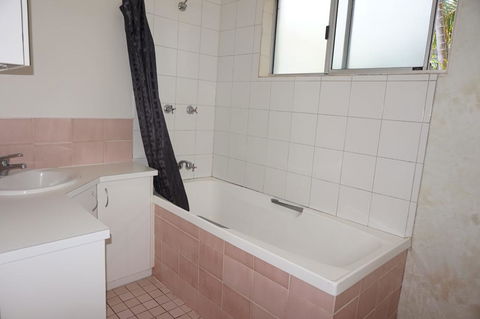 11 Bomburra Court - Rainbow Beach, Comfortable Beach House, Plenty Of Boat Parking - Hotel NSW 1