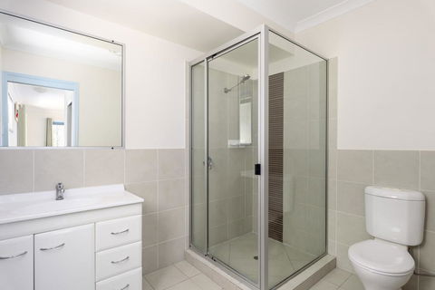 12 Ibis Court - Highset Beach House With Natural Bushland Gardens And Covered Decks - Hotel NSW 2