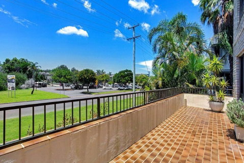 14 'THE DUNES', 38 MARINE DR - LARGE UNIT WITH POOL, TENNIS COURT AND DIRECTLY ACROSS FROM FINGAL - Hotel NSW 2