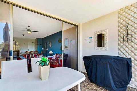 14 'THE DUNES', 38 MARINE DR - LARGE UNIT WITH POOL, TENNIS COURT AND DIRECTLY ACROSS FROM FINGAL - Hotel NSW 1