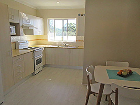 15 'Kanangra', 39 Soldiers Point Road - Fantastic Unit Right On The Water - Hotel NSW 3