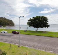 2 'Little Hut' 20 Kurrawa Close - Stunning water views of Little Beach