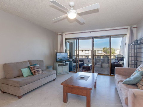 2 'The Dunes', 38 Marine Drive - Pool, Tennis Court And So Close To The Beach - Hotel NSW 2