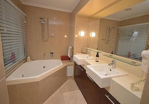 2 BDR/Apt/Foxtel/WiFi/Pool/parking/Spa/Hervey Bay - Hotel NSW 2