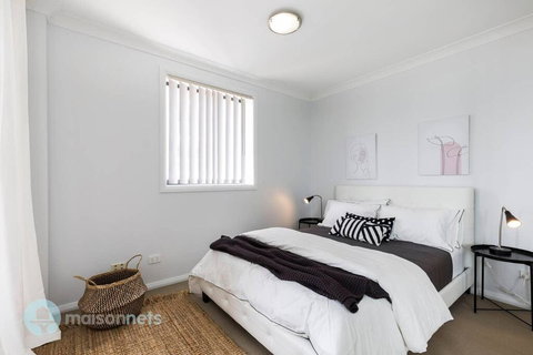 2 Bedroom 2 Bathroom Apt With Balcony And Parking - Hotel NSW 3