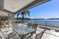 2 The Shores Soldiers Point - Waterfront - Uninterrupted Water Views INCLUDING ALL LINEN  TOWELS Free Wi-Fi