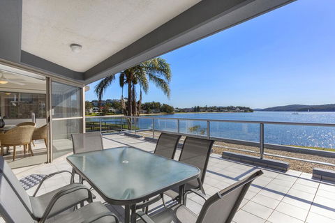 2 The Shores Soldiers Point - Waterfront - Uninterrupted Water Views INCLUDING ALL LINEN & TOWELS, Free Wi-Fi - Hotel NSW 0