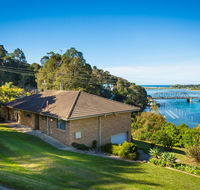 2 Water Crescent - Retro Haven - Hotel NSW