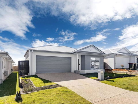 Brand New Comfy Home, 4Bedroom, Designer Furniture - Hotel NSW 3