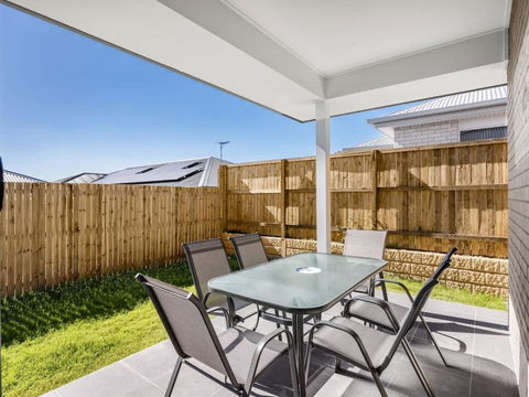 Brand New Comfy Home, 4Bedroom, Designer Furniture - Hotel NSW 4
