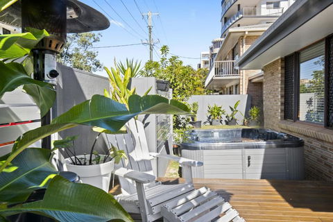 CARAVAN, BOAT & PET Friendly - RIGHT ON THE BORDER - Hotel NSW 1
