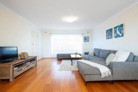 Cityscape Charm - 2BR Home In Wattle Park - Hotel NSW 1