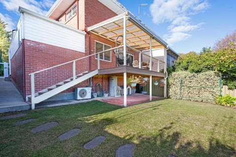 Cityscape Charm - 2BR Home In Wattle Park - Hotel NSW 2