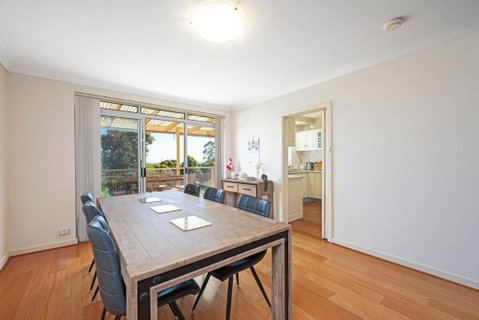 Cityscape Charm - 2BR Home In Wattle Park - Hotel NSW 4