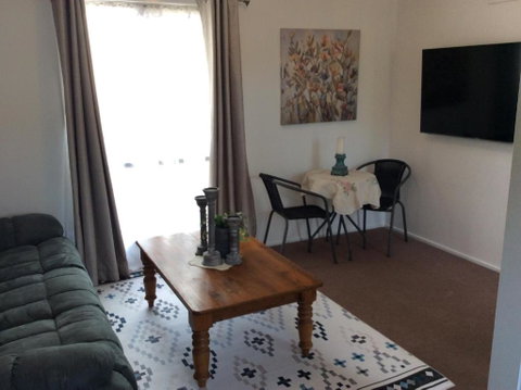 Cozy Home Style Accommodation - Hotel NSW 3