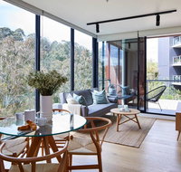 2BR Apt With Yarra River Views  Parking - Hotel NSW