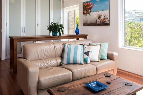 2BR Coolum Beachfront , 180 Views , Wine, Netflix - Hotel NSW 3